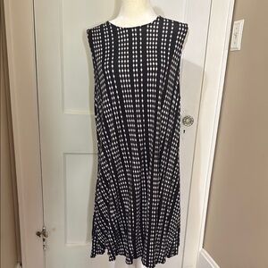Black and White A-line Midi Dress with Crew Neck